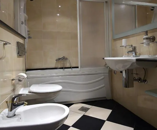 Ankora * Μακάρσκα